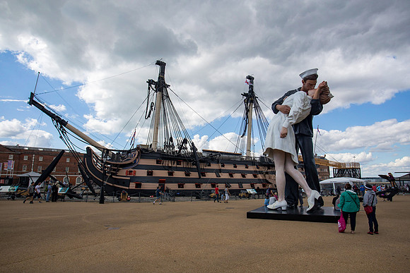 HMS Victory and The Kiss